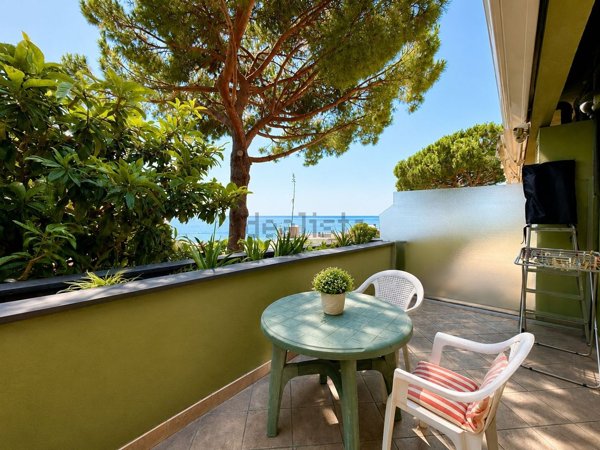 appartamento in vendita ad Arenzano in zona Terrarossa