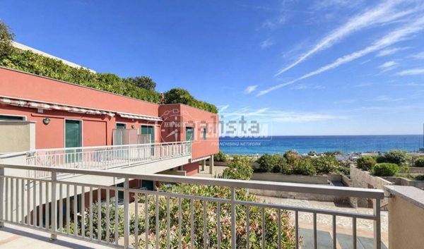 appartamento in vendita ad Arenzano in zona Terrarossa