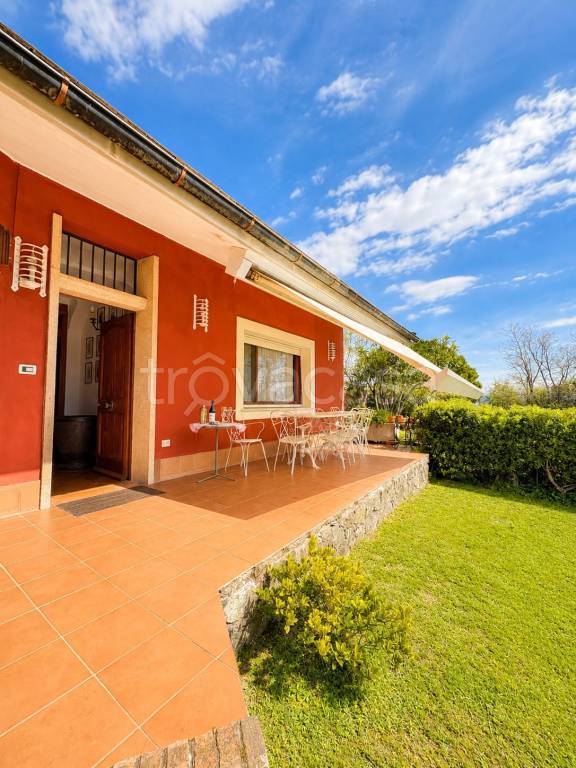casa indipendente in vendita ad Arenzano in zona Terrarossa