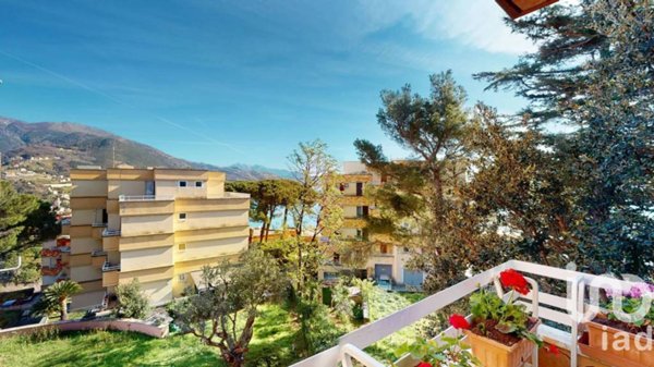 appartamento in vendita ad Arenzano in zona Terrarossa