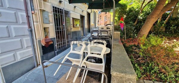 negozio in vendita ad Arenzano in zona Terralba