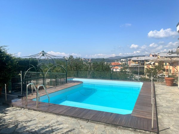appartamento in vendita ad Arenzano in zona Terrarossa