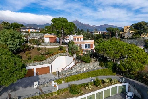 appartamento in vendita ad Arenzano in zona Terrarossa