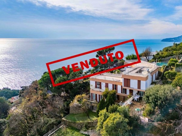 appartamento in vendita ad Arenzano in zona Terrarossa
