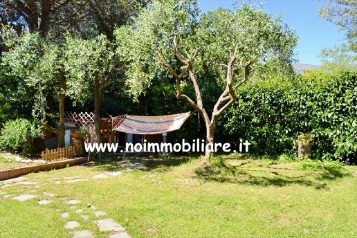 casa indipendente in vendita ad Arenzano in zona Terrarossa