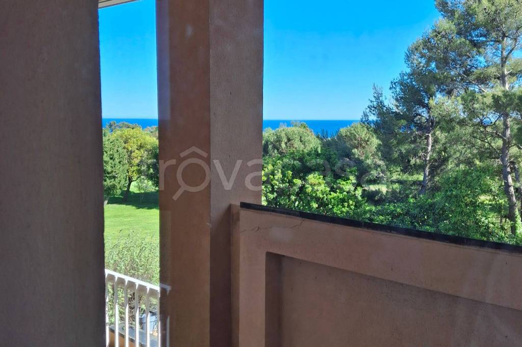 appartamento in vendita ad Arenzano in zona Terrarossa