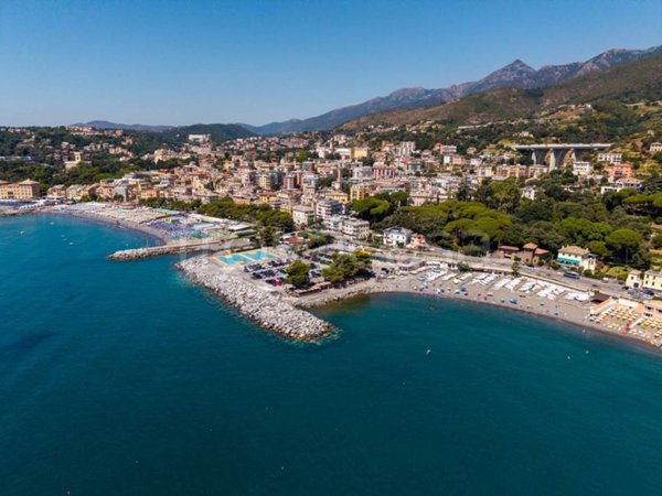 appartamento in vendita ad Arenzano in zona Terralba