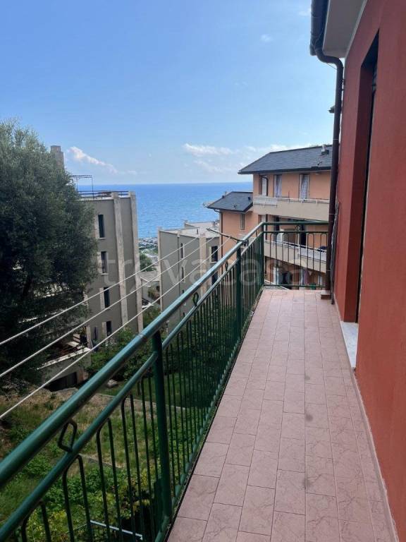 appartamento in vendita ad Arenzano in zona Terralba