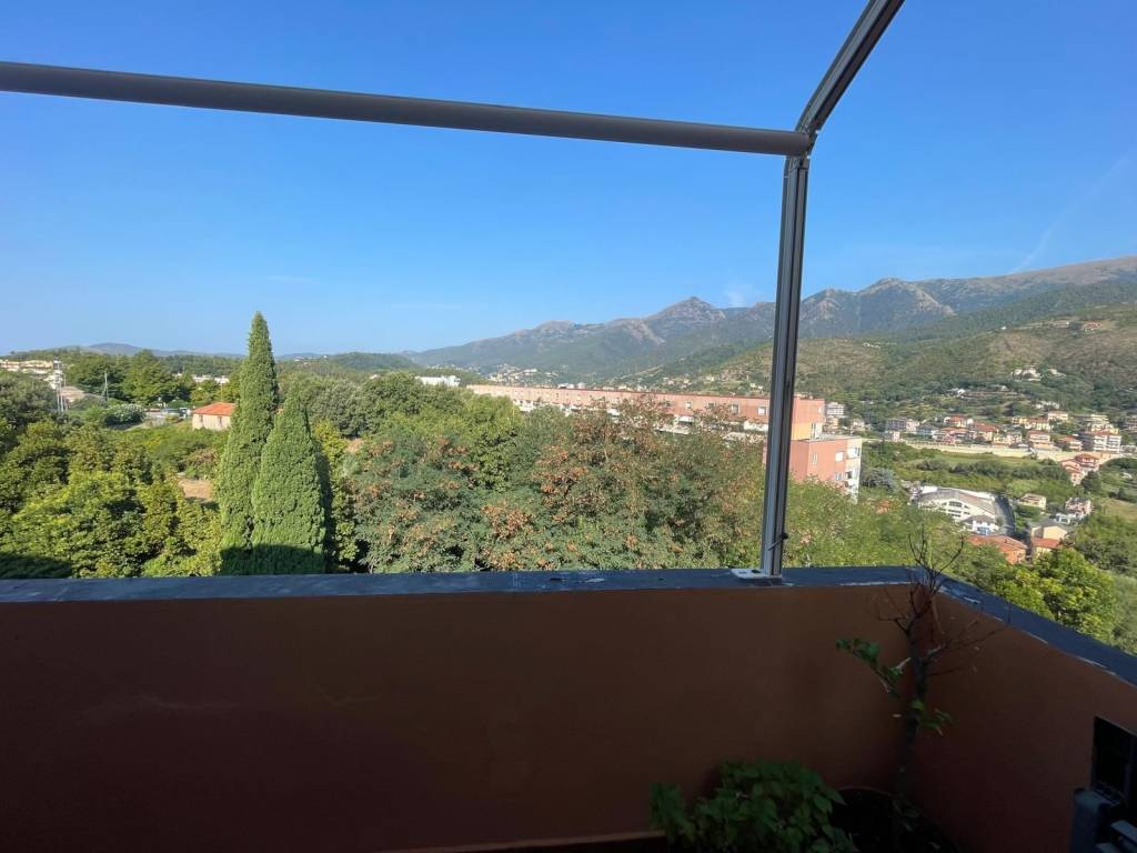 appartamento in vendita ad Arenzano in zona Terrarossa