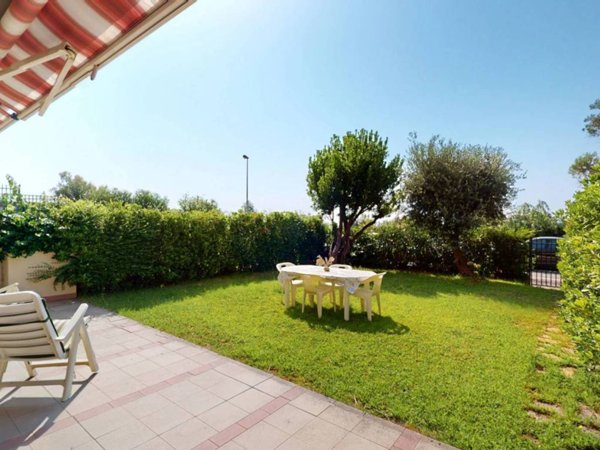 appartamento in vendita ad Arenzano in zona Terrarossa