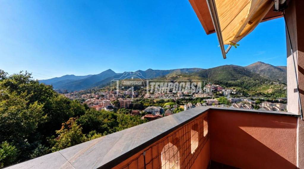appartamento in vendita ad Arenzano in zona Terrarossa