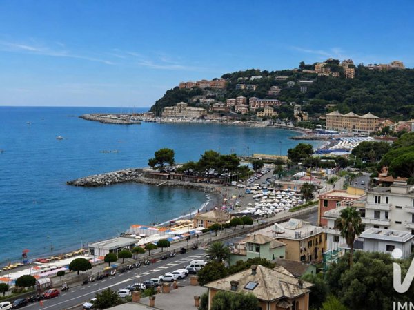 appartamento in vendita ad Arenzano in zona Terrarossa