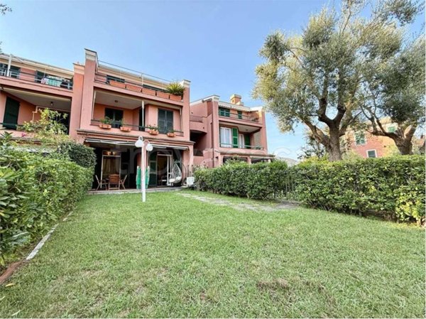 appartamento in vendita ad Arenzano in zona Terrarossa