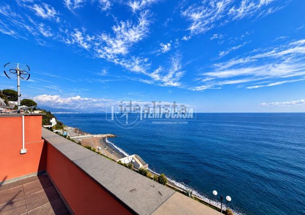 appartamento in vendita ad Arenzano in zona Terrarossa