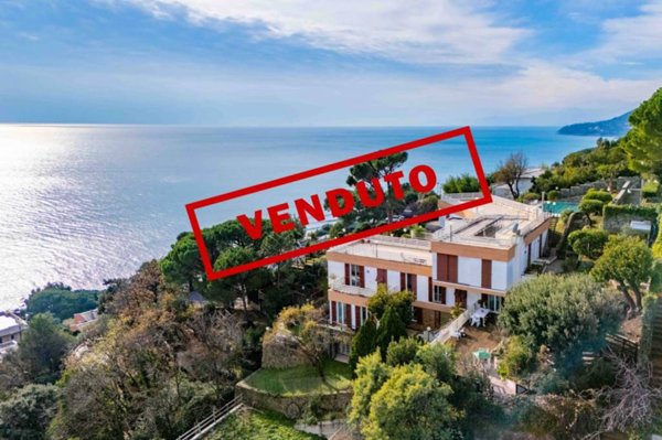 appartamento in vendita ad Arenzano in zona Terrarossa