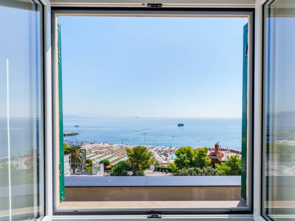 appartamento in vendita ad Arenzano in zona Terrarossa