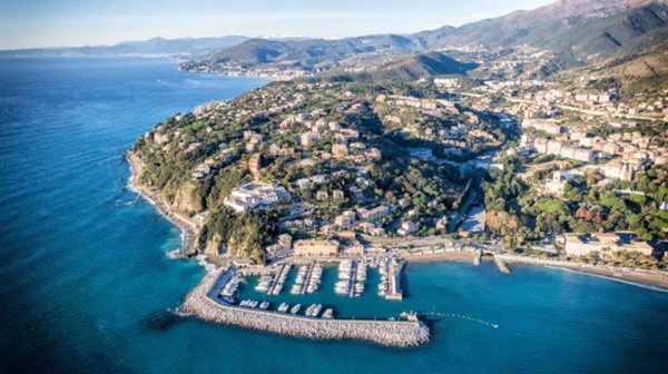 appartamento in vendita ad Arenzano in zona Terrarossa