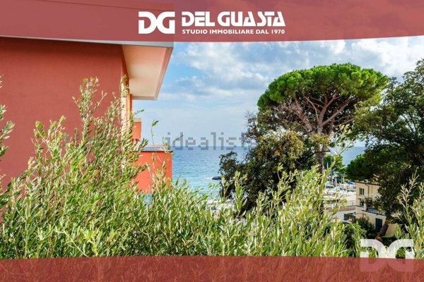 appartamento in vendita ad Arenzano in zona Terrarossa
