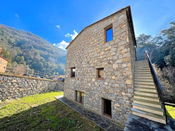 casa indipendente in vendita ad Avegno