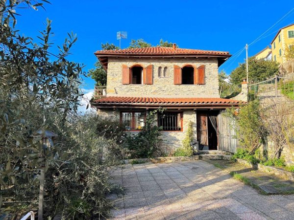 casa indipendente in vendita ad Avegno