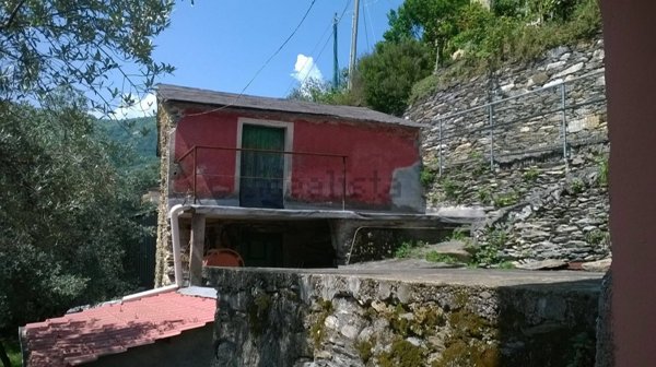 appartamento in vendita ad Avegno in zona Testana