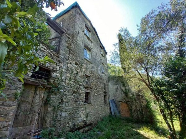 casa indipendente in vendita ad Avegno