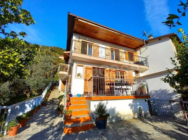 casa indipendente in vendita ad Avegno in zona Salto
