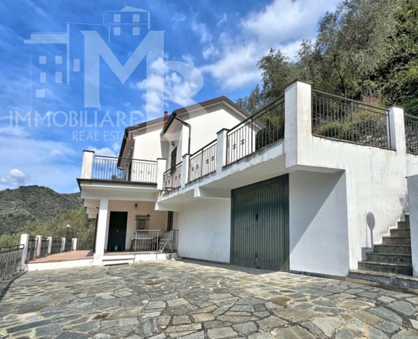 casa indipendente in vendita ad Avegno