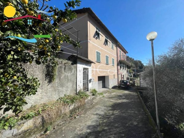 appartamento in vendita ad Avegno