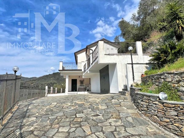 casa indipendente in vendita ad Avegno