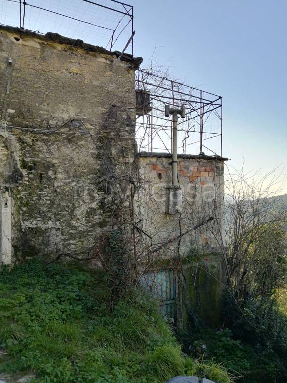 casa indipendente in vendita ad Avegno in zona Testana