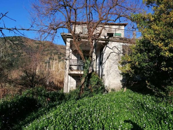 casa indipendente in vendita ad Avegno
