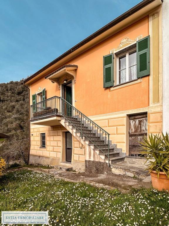 casa indipendente in vendita ad Avegno