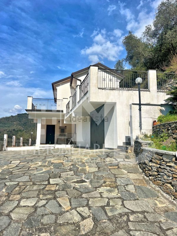 casa indipendente in vendita ad Avegno