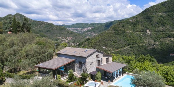 casa indipendente in vendita ad Avegno
