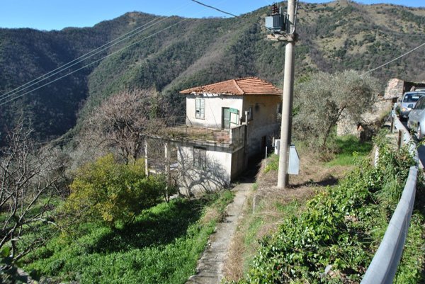 casa indipendente in vendita ad Avegno in zona Testana