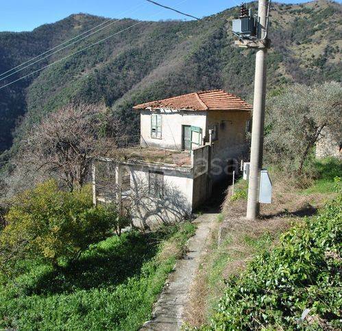 casa indipendente in vendita ad Avegno in zona Testana