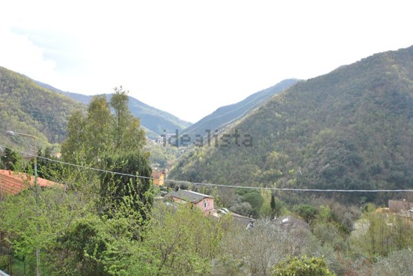 appartamento in vendita ad Avegno in zona Salto