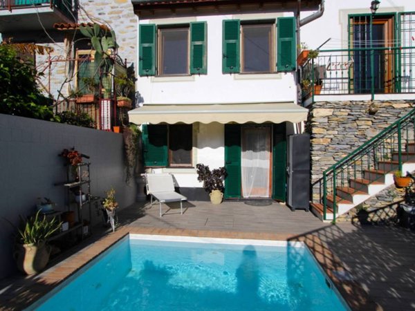 casa indipendente in vendita ad Avegno