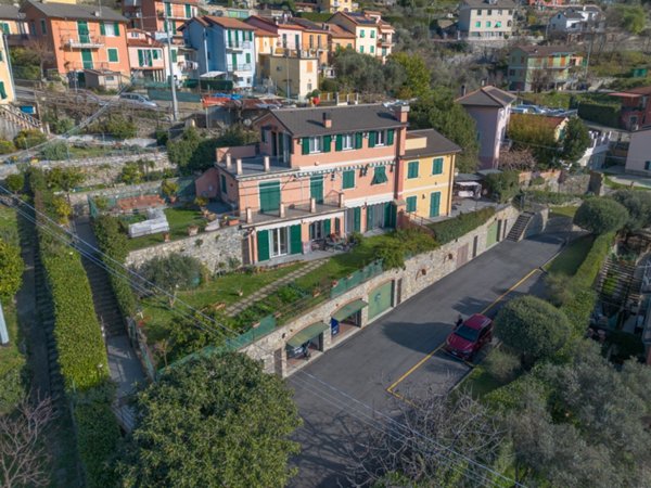 appartamento in vendita ad Avegno in zona Testana