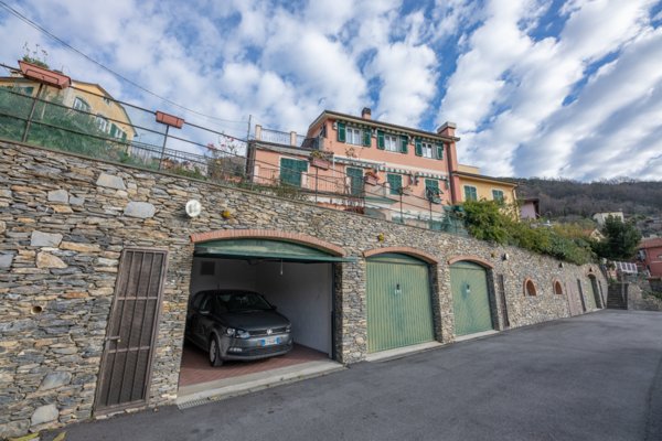 appartamento in vendita ad Avegno in zona Testana