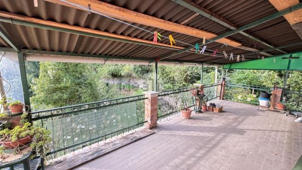 casa semindipendente in vendita ad Avegno in zona Salto