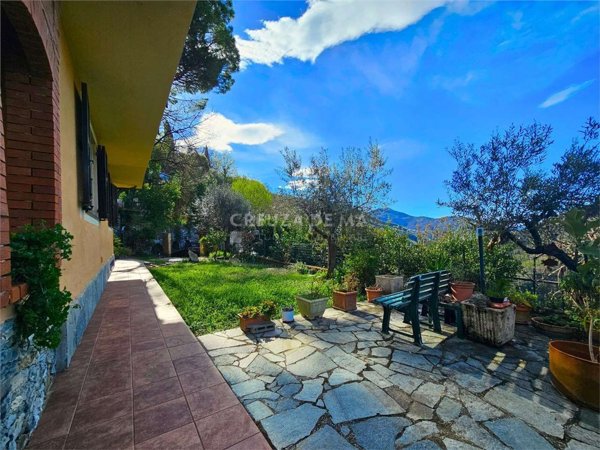 casa indipendente in vendita ad Avegno in zona Salto