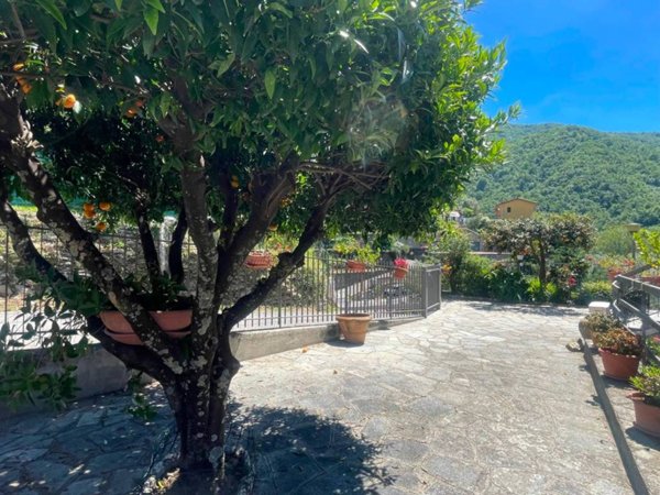 appartamento in vendita ad Avegno in zona Salto