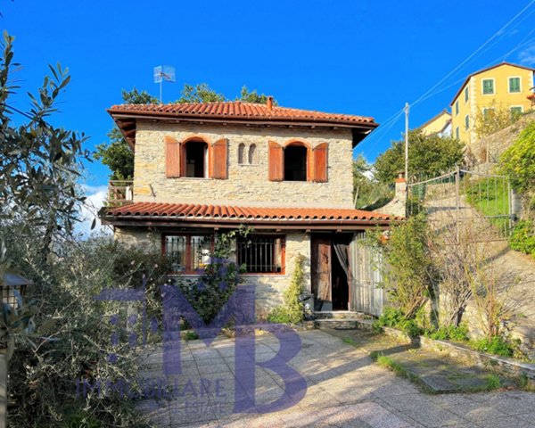 casa indipendente in vendita ad Avegno