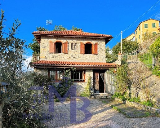 casa indipendente in vendita ad Avegno
