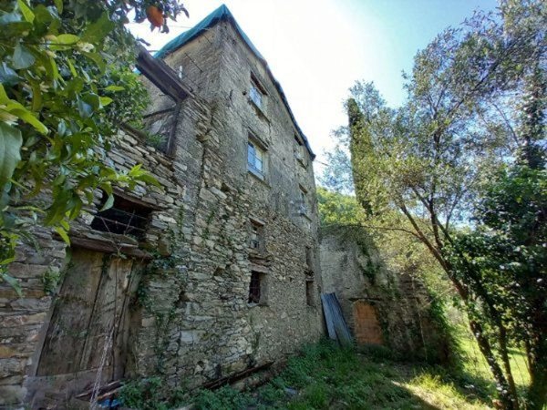 casa indipendente in vendita ad Avegno