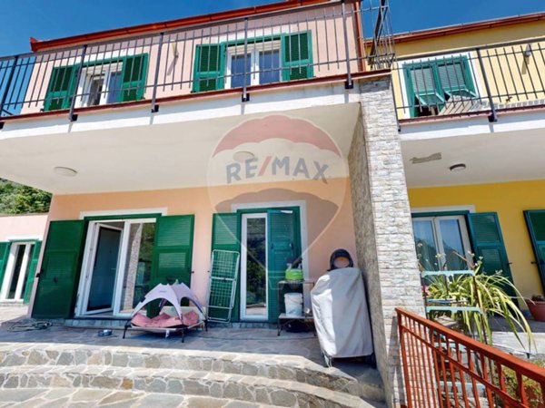 casa semindipendente in vendita ad Avegno in zona Testana