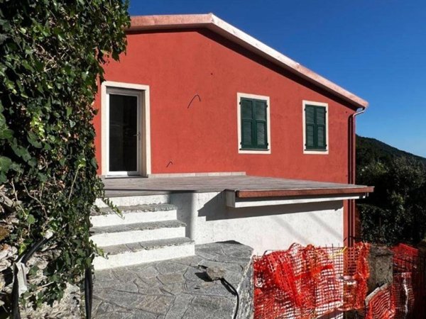 appartamento in vendita ad Avegno in zona Salto