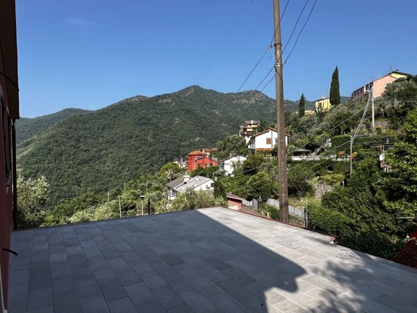 appartamento in vendita ad Avegno in zona Salto